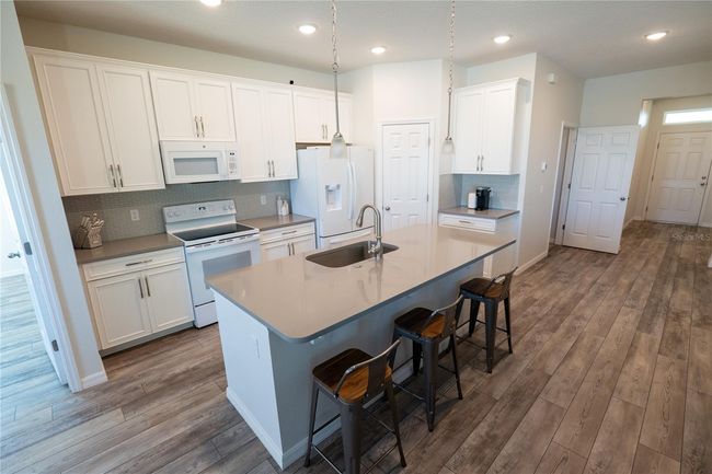 13233 Lake Yale View Loop, House other with 3 bedrooms, 2 bathrooms and null parking in GRAND ISLAND FL | Image 4