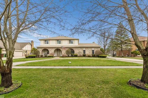 11851 Hiawatha Dr, Shelby Township, MI, 48315-1242 | Card Image