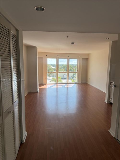 5777-5703 Sunset Dr, South Miami, FL, 33143-5335 | Card Image