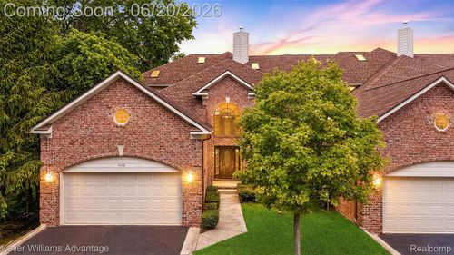 9548 Elizabeth Lake Rd, White Lake, MI, 48386-2722 | Card Image