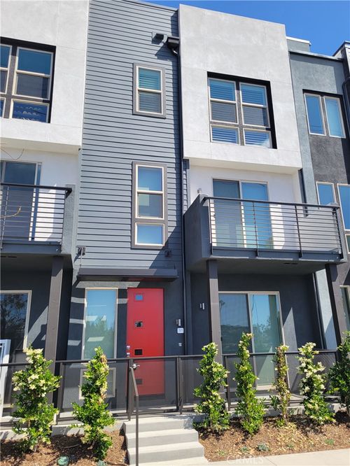 121 Placemark, Irvine, CA, 92614 | Card Image