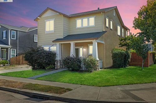 2430 Trellis Ln, Turlock, CA, 95382-9676 | Card Image