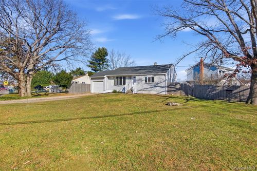 7 Chapel Hill Dr, Brentwood, NY, 11717-1919 | Card Image