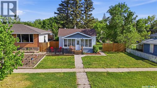 412 Vaughan St, Moose Jaw, SK, S6H5N2 | Card Image