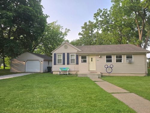 108 E Washington St, Ashkum, IL, 60911-6037 | Card Image