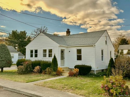 29 Dinan St, Beacon, NY, 12508-3201 | Card Image