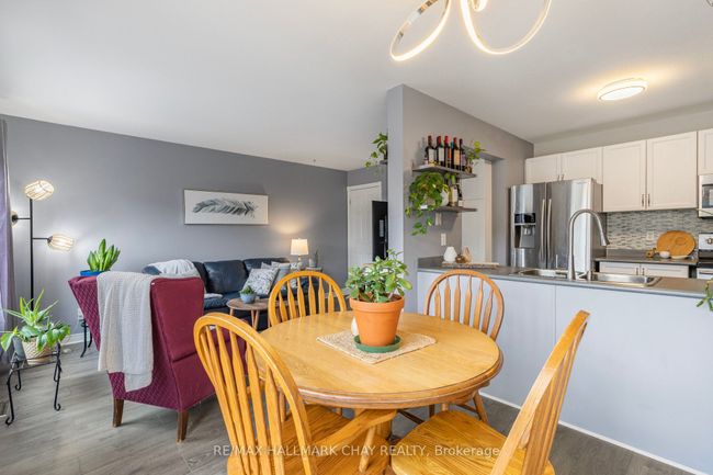 17 Michael Cres, House attached with 3 bedrooms, 2 bathrooms and 2 parking in Barrie ON | Image 11
