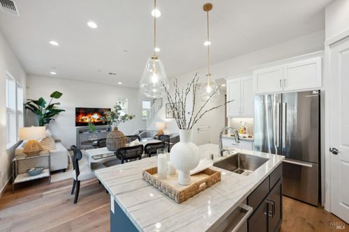 65 Riverbend Ln, Petaluma, CA, 94952-3421 | Card Image