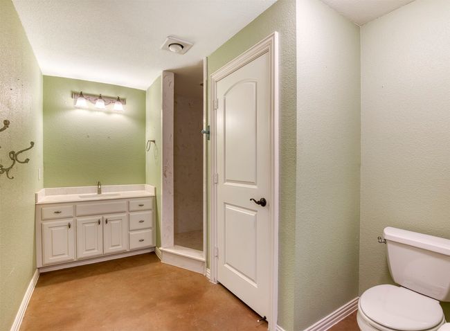 Downstairs full bath. | Image 28