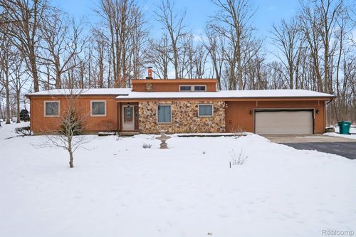 8239 Hill Rd, Swartz Creek, MI, 48473-7603 | Card Image