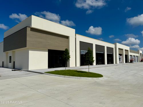 615 Lafayette St, Youngsville, LA, 70592-5410 | Card Image