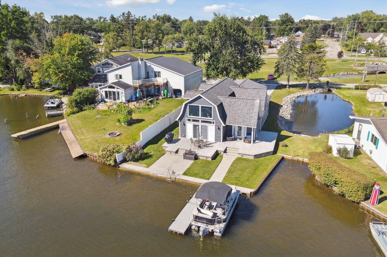 Bennett Dr, Michigan Center, MI 49254
