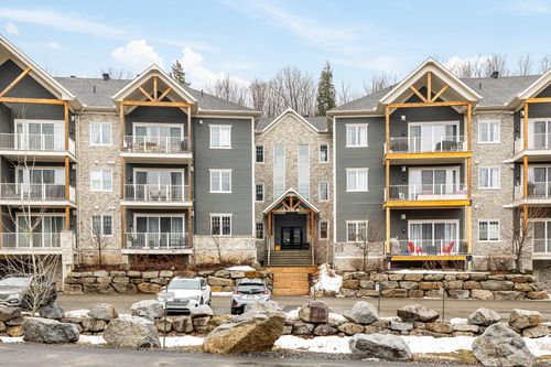 323-235 Rue Du Cercle-Des-Cantons, Bromont, QC, J2L0R4 | Card Image