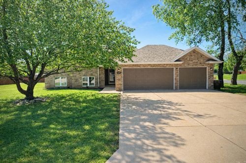 2401 S April Ave, Springfield, MO, 65807-8106 | Card Image