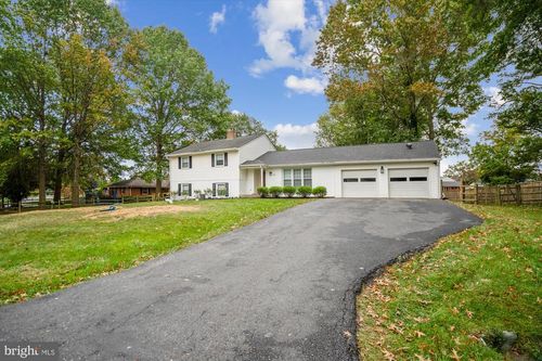 4008 Barnsley Ln, OLNEY, MD, 20832-1241 | Card Image