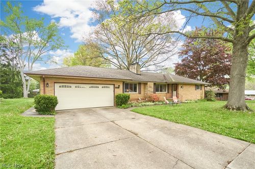 639 N Azalea Blvd, Barberton, OH, 44203-4426 | Card Image