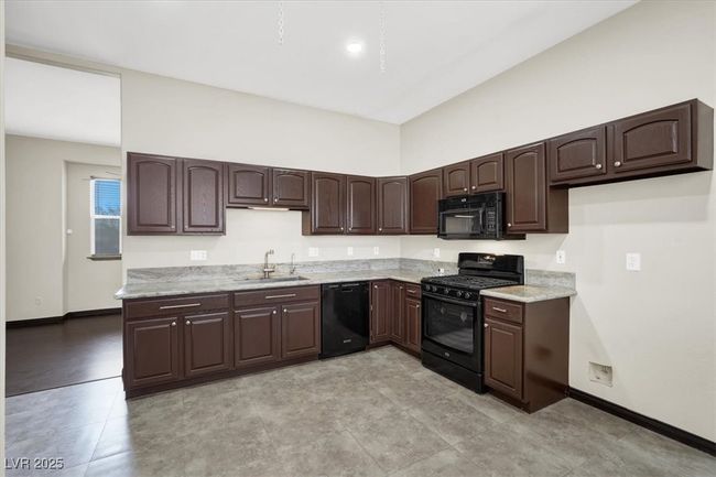 Kitchen | Image 15