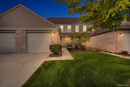 3947 Hunters Cir E, Canton, MI, 48188-2344 | Card Image