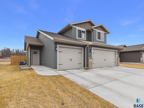2817 S Linedrive Ave, Sioux Falls, SD, 57110 | Card Image