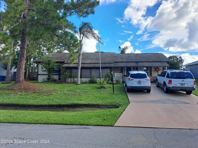 660 Bluefields Street Se, House other with 3 bedrooms, 2 bathrooms and null parking in Palm Bay FL | Image 1