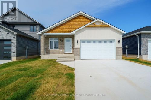 107 Victoria Ave E, Crediton, ON, N0M1M0 | Card Image