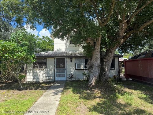 17 E Winthrop St, Avon Park, FL, 33825-2749 | Card Image
