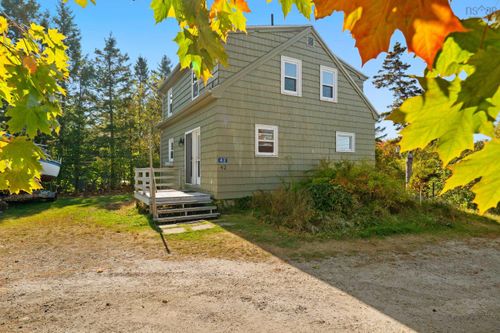 42 Charles Hiltz Rd, Western Shore, NS, B0J3M0 | Card Image