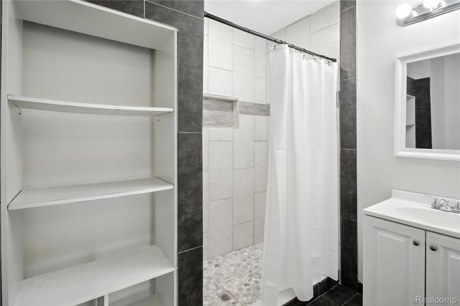 Bathroom 1-downstiars pic 2.JPG | Image 9