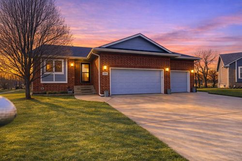 2530 S Prescott Cir, Wichita, KS, 67215-8008 | Card Image