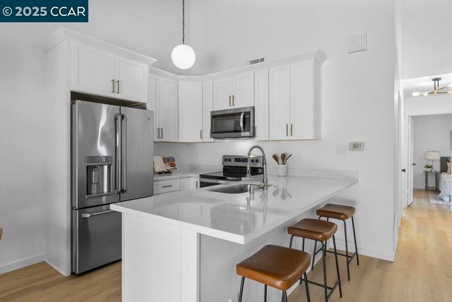 2408 Westcliffe Ln, Townhouse with 2 bedrooms, 1 bathrooms and 1 parking in Walnut Creek CA | Image 10