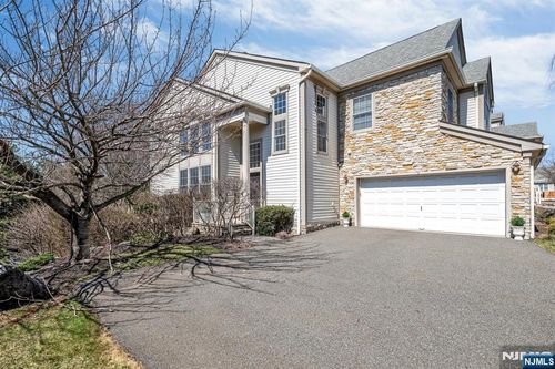 10 Skyview Dr, North Haledon, NJ, 07508-3143 | Card Image