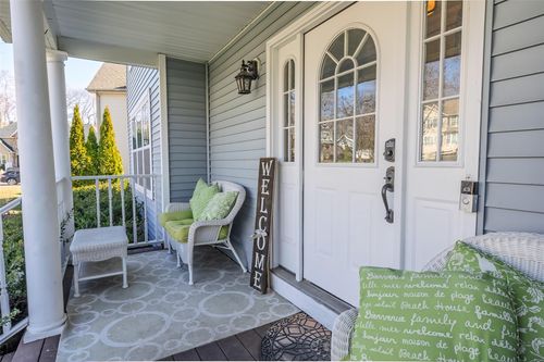 18 Gladysz Way, Port Jefferson, NY, 11777-2264 | Card Image