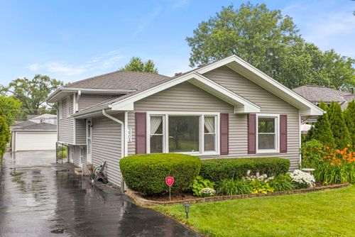 3904 N Adams St, Westmont, IL, 60559-1102 | Card Image