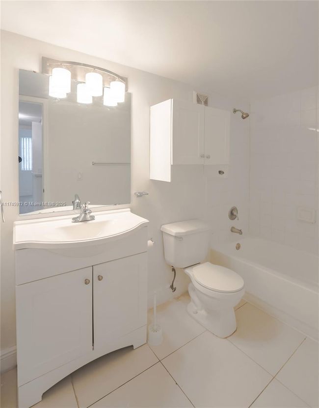 APT-112 - 12178 Saint Andrews Pl, Condo with 3 bedrooms, 3 bathrooms and null parking in Miramar FL | Image 24