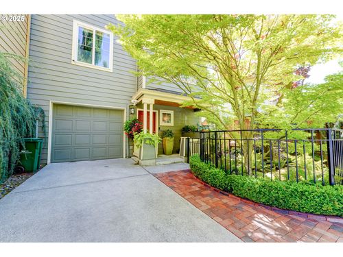 502 Ne Knott St, Portland, OR, 97212-3110 | Card Image