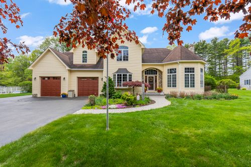 4 Cottagewood Ln, Kennebunk, ME, 04043-7369 | Card Image