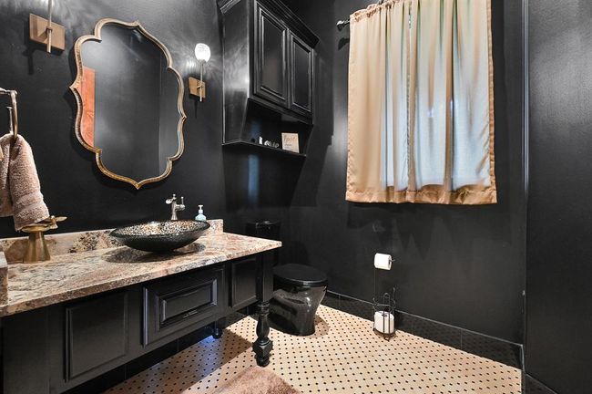 Guest Power Room | Image 20