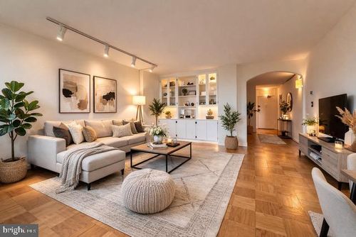 apt-618-4242 E West Hwy, CHEVY CHASE, MD, 20815-5951 | Card Image