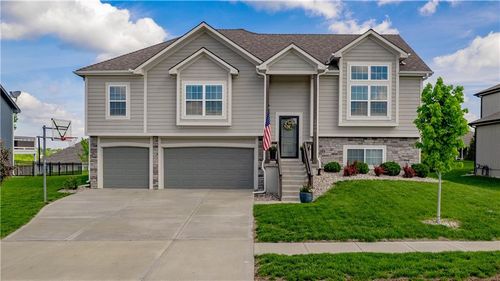 1005 Wood Ridge Ct, Blue Springs, MO, 64014-5566 | Card Image