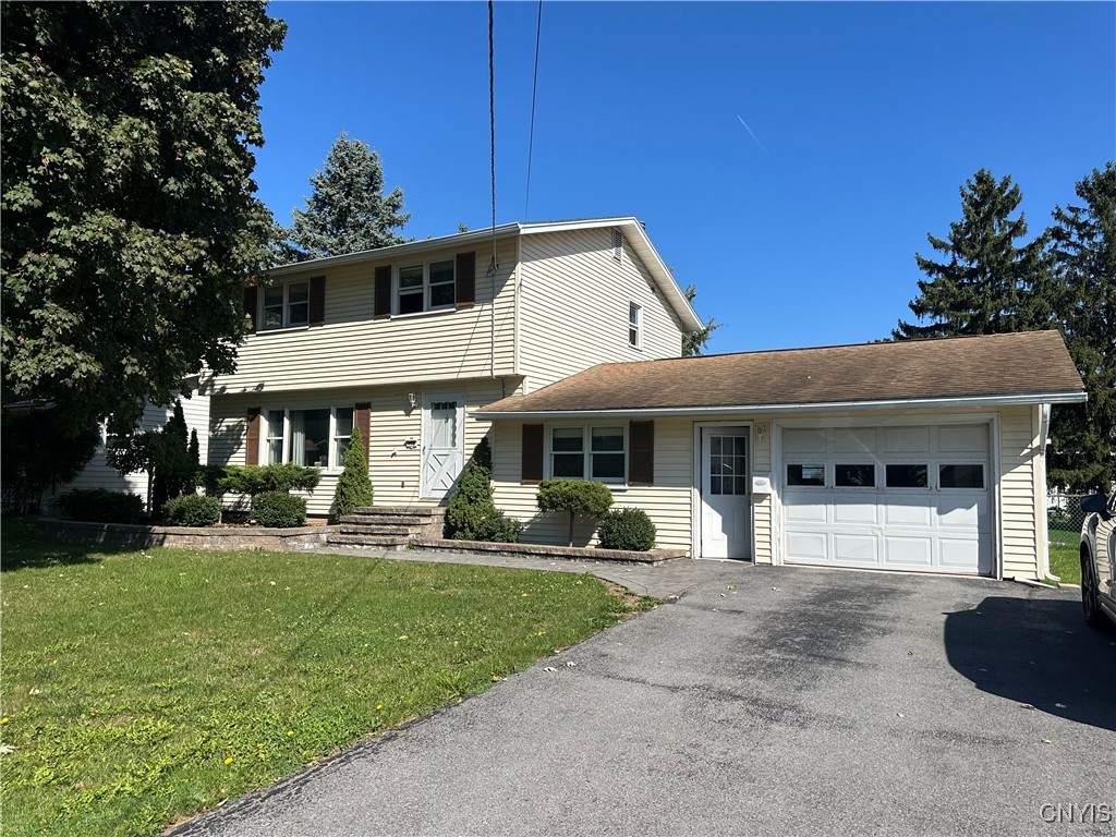 Patricia Dr, Syracuse, NY 13212
