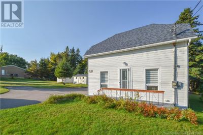 24 Rue Du Portage, House other with 2 bedrooms, 1 bathrooms and null parking in Caraquet NB | Image 2