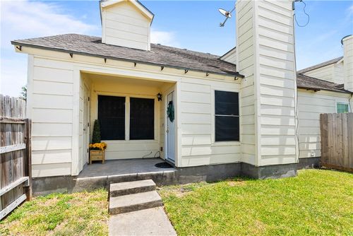 7252 Mansions Dr, Corpus Christi, TX, 78414-3767 | Card Image