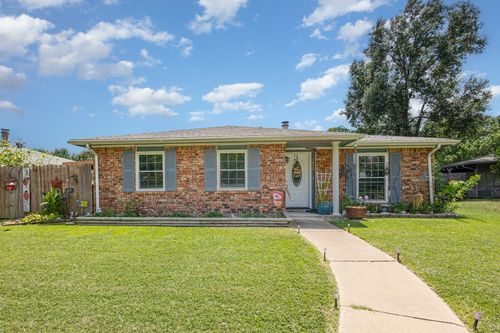 1813 Abilene Ct, Grand Prairie, TX, 75052-2200 | Card Image