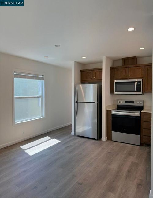 414 N School St, Lodi, CA, 95240-1229 | Card Image