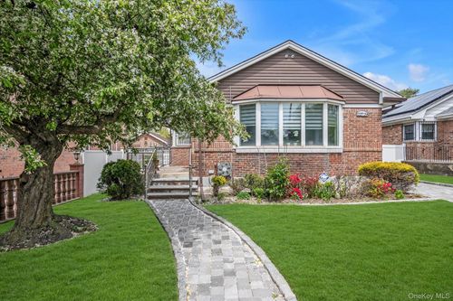 22729 56th Ave, Oakland Gardens, NY, 11364-2018 | Card Image