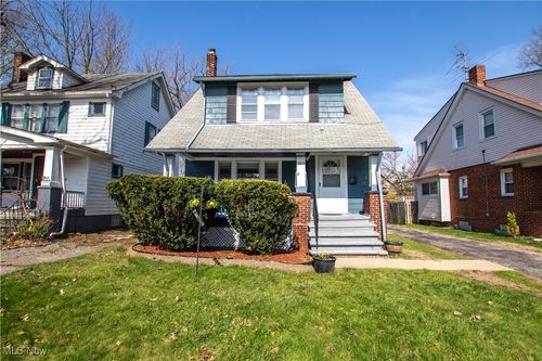 884 Nela View Rd, Cleveland Heights, OH, 44112-2351 | Card Image