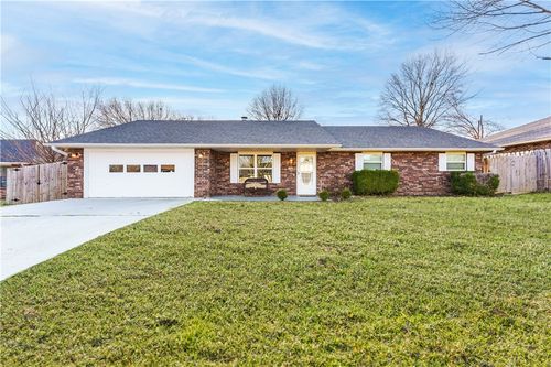1606 Se S St, Bentonville, AR, 72712-6923 | Card Image