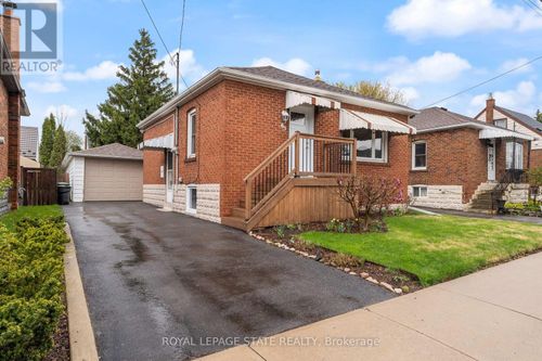 upper-65 East 11th Street, Hamilton (Inch Park), ON, L9A3T3 | Card Image