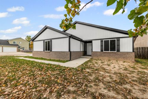 59746 Manning Dr, New Haven, MI, 48048-1862 | Card Image