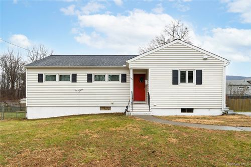 103 W Willow St, Beacon, NY, 12508-1524 | Card Image